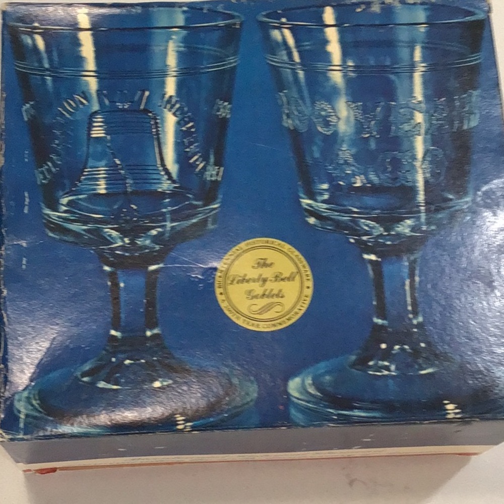 I Pair Bicentennial Goblets commemorating the 200th Anniversary of America